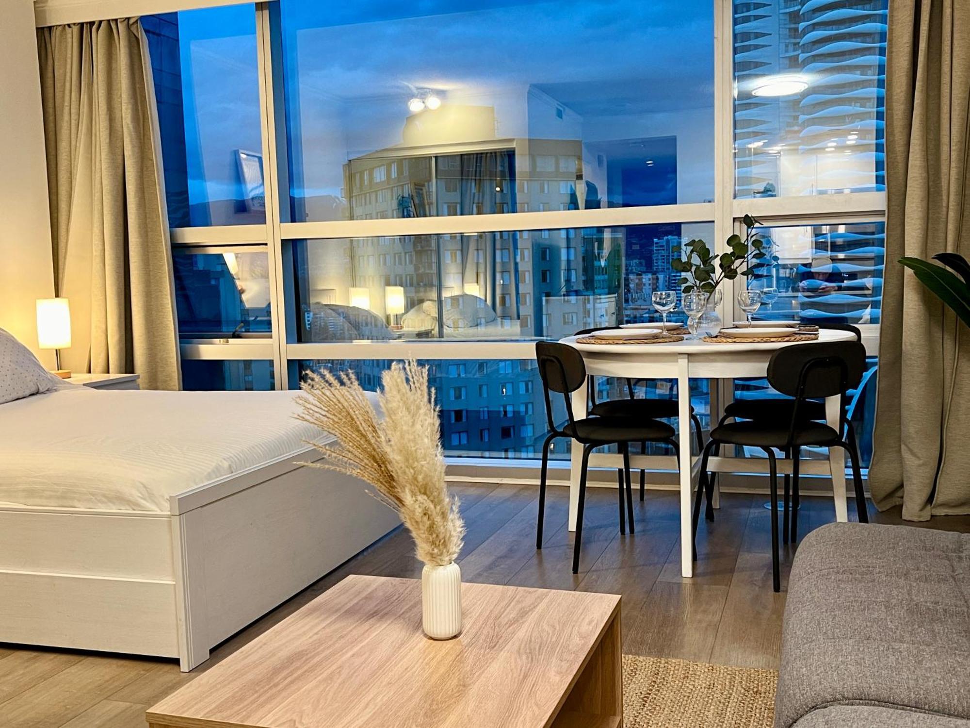 Ferienwohnung Stunning Skyline Views In A Cozy And Stylish Abode Vancouver Exterior foto